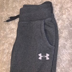 Grey underarmour joggers. YOUTH XL